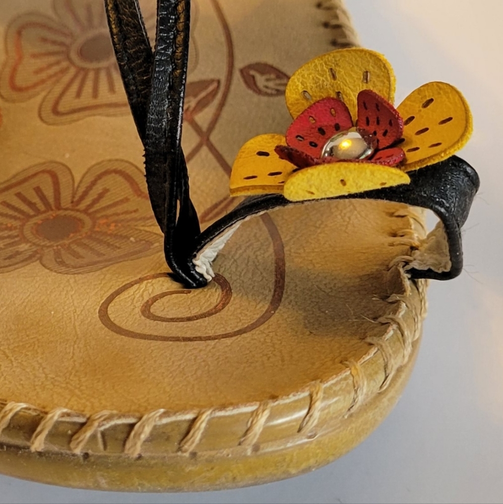 DOCA Leather Flower Thong Sandals with Flower 🌸 Toe Loop Size 9-9.5 Women's - Picture 3 of 8